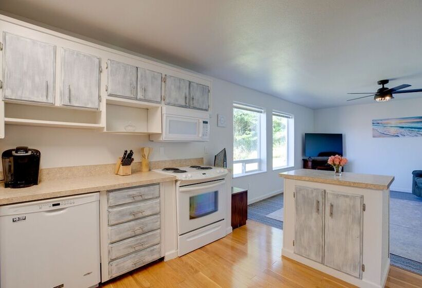 Bay City Vacation Rental Escape ~ 5 Mi To Marina!