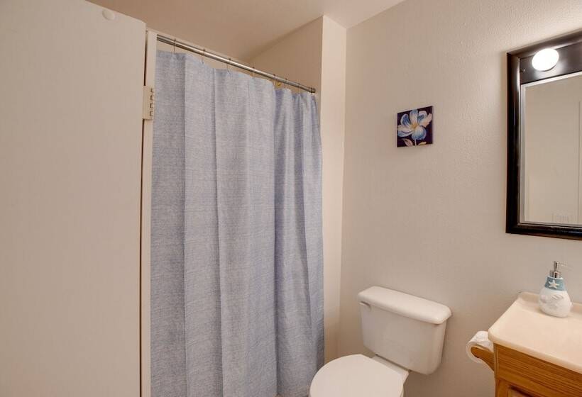 Bay City Vacation Rental Escape ~ 5 Mi To Marina!