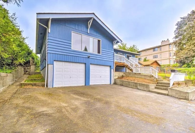 Bremerton Home: 2 Mi To Bremerton Boardwalk!
