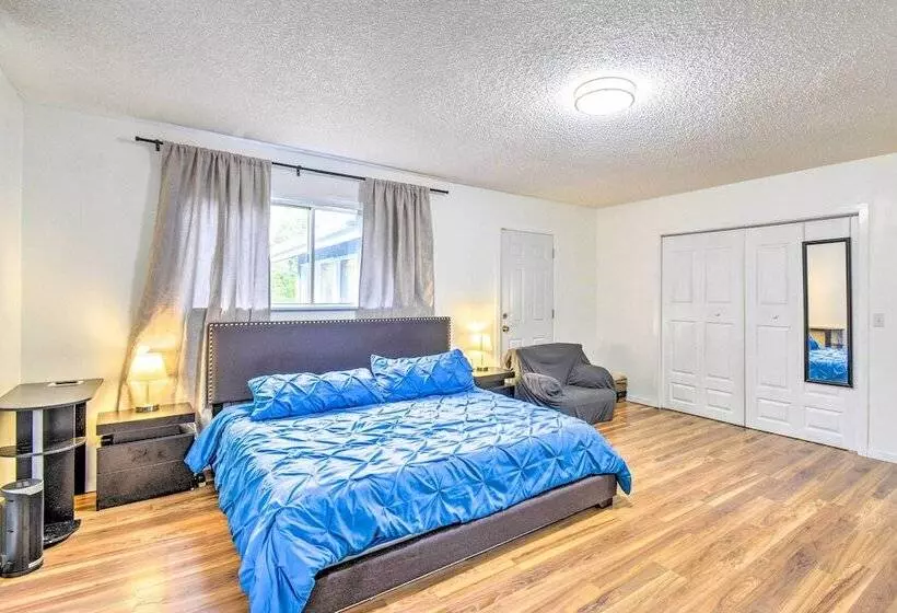 Bremerton Home: 2 Mi To Bremerton Boardwalk!