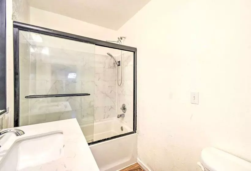 Bremerton Home: 2 Mi To Bremerton Boardwalk!