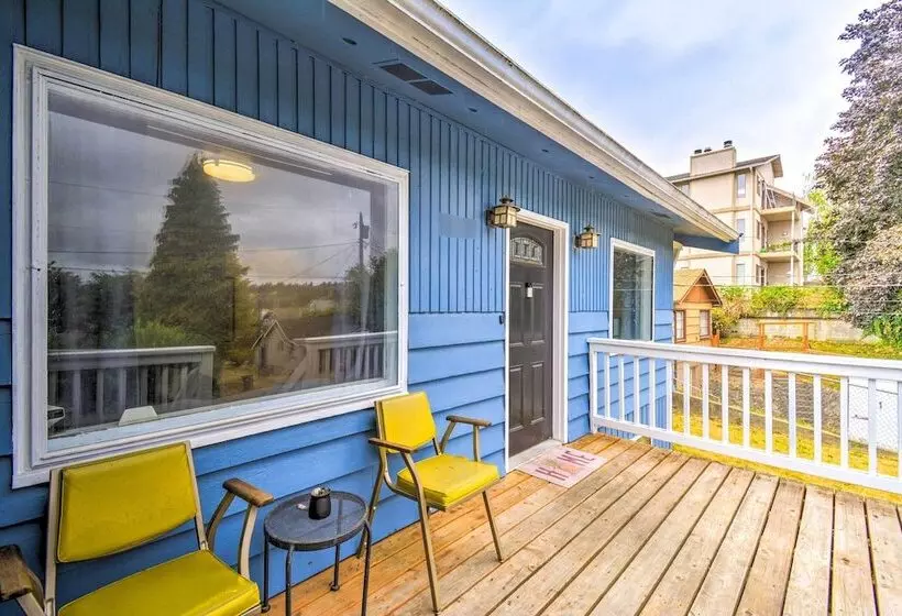 Bremerton Home: 2 Mi To Bremerton Boardwalk!