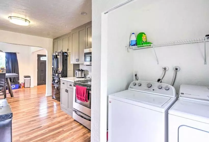 Bremerton Home: 2 Mi To Bremerton Boardwalk!