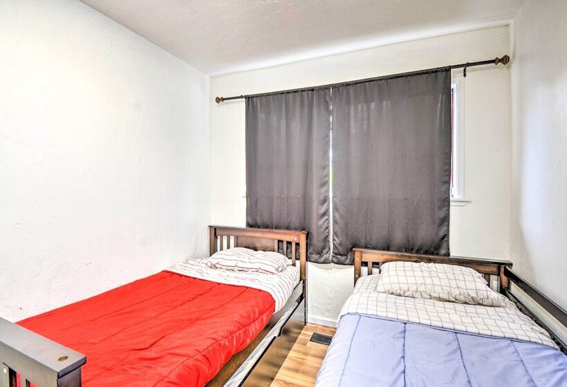 Bremerton Home: 2 Mi To Bremerton Boardwalk!