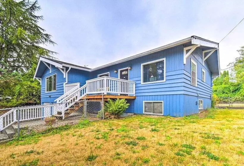 Bremerton Home: 2 Mi To Bremerton Boardwalk!