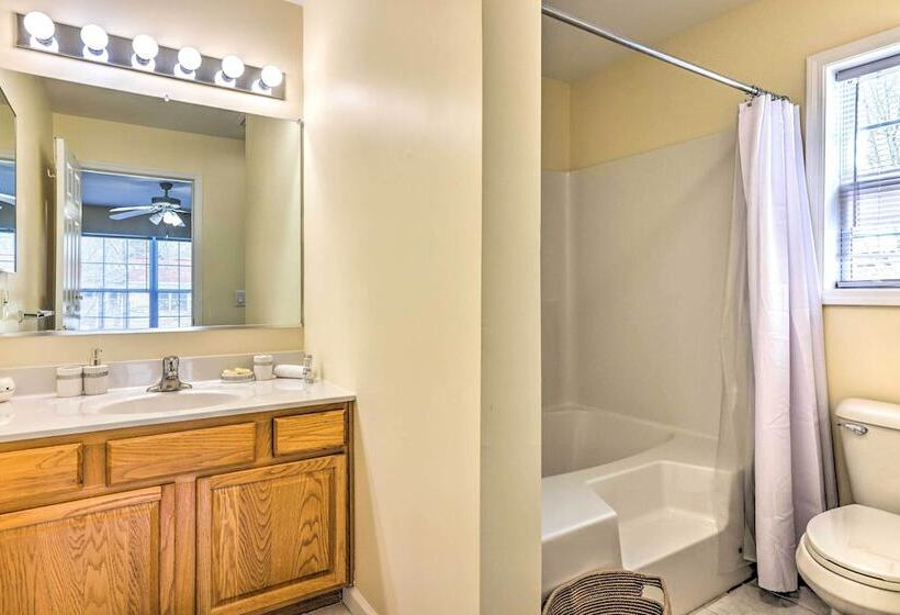 Bright Tobyhanna Home W/ Hot Tub & Fire Pit!