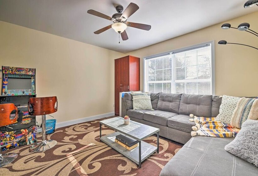 Bright Tobyhanna Home W/ Hot Tub & Fire Pit!