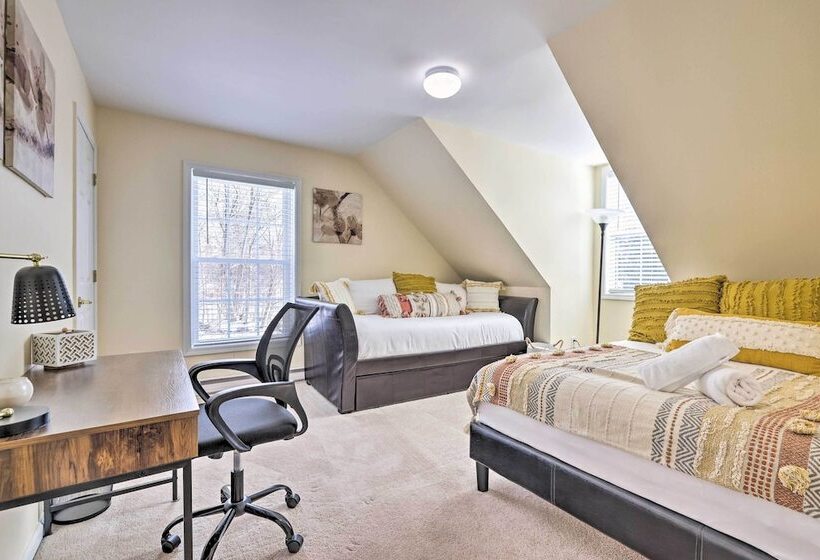 Bright Tobyhanna Home W/ Hot Tub & Fire Pit!