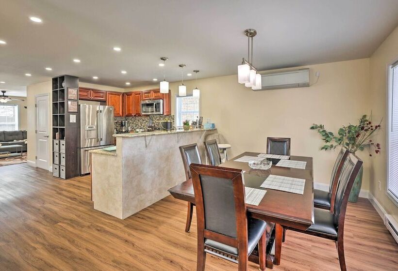 Bright Tobyhanna Home W/ Hot Tub & Fire Pit!