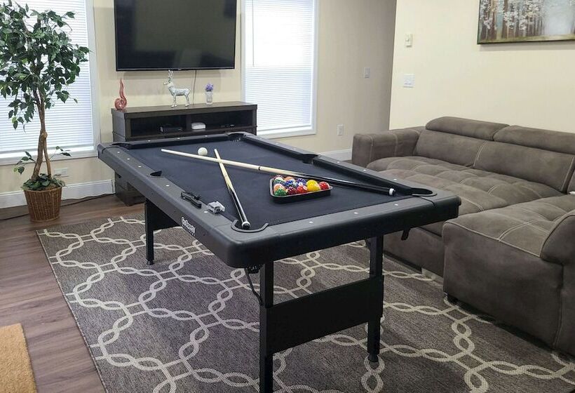 Bright Tobyhanna Home W/ Hot Tub & Fire Pit!