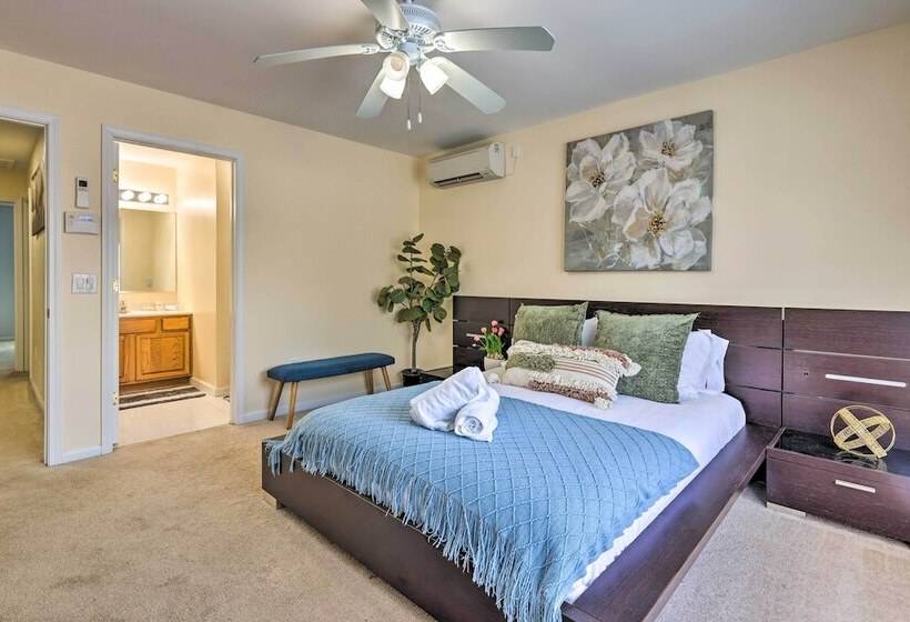 Bright Tobyhanna Home W/ Hot Tub & Fire Pit!