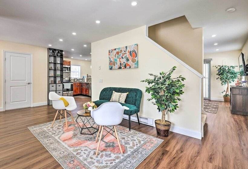 Bright Tobyhanna Home W/ Hot Tub & Fire Pit!