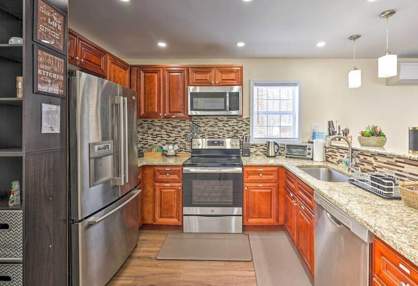 Bright Tobyhanna Home W/ Hot Tub & Fire Pit!