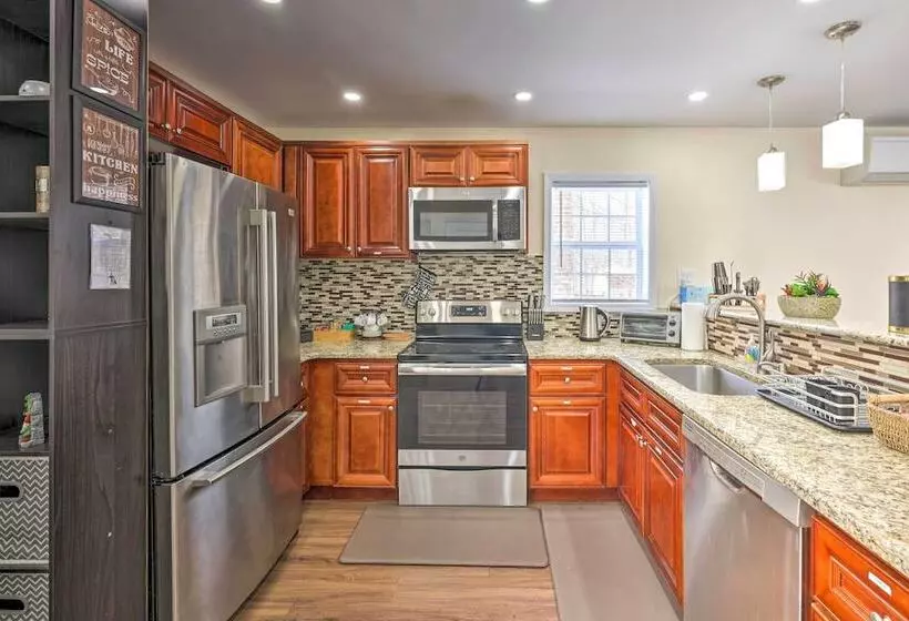 Bright Tobyhanna Home W/ Hot Tub & Fire Pit!