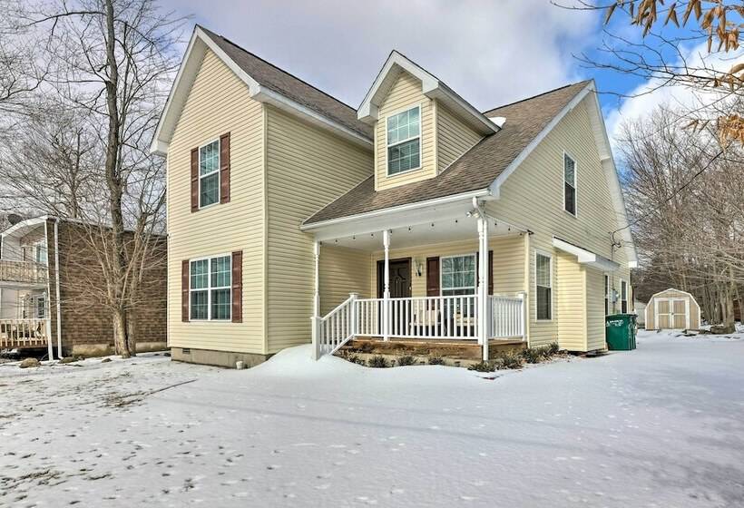 Bright Tobyhanna Home W/ Hot Tub & Fire Pit!