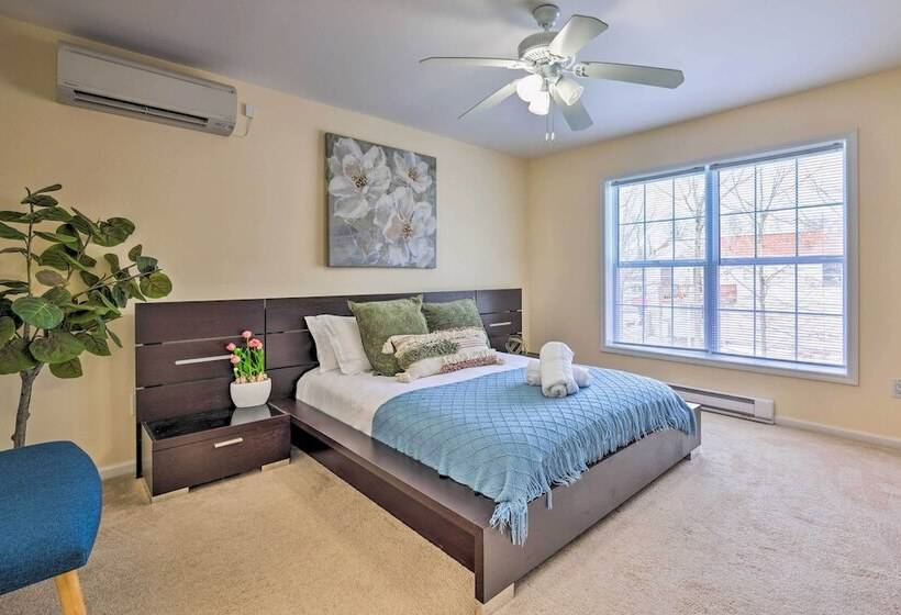 Bright Tobyhanna Home W/ Hot Tub & Fire Pit!