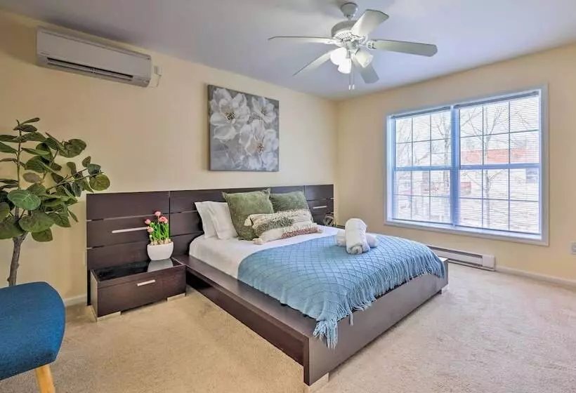 Bright Tobyhanna Home W/ Hot Tub & Fire Pit!
