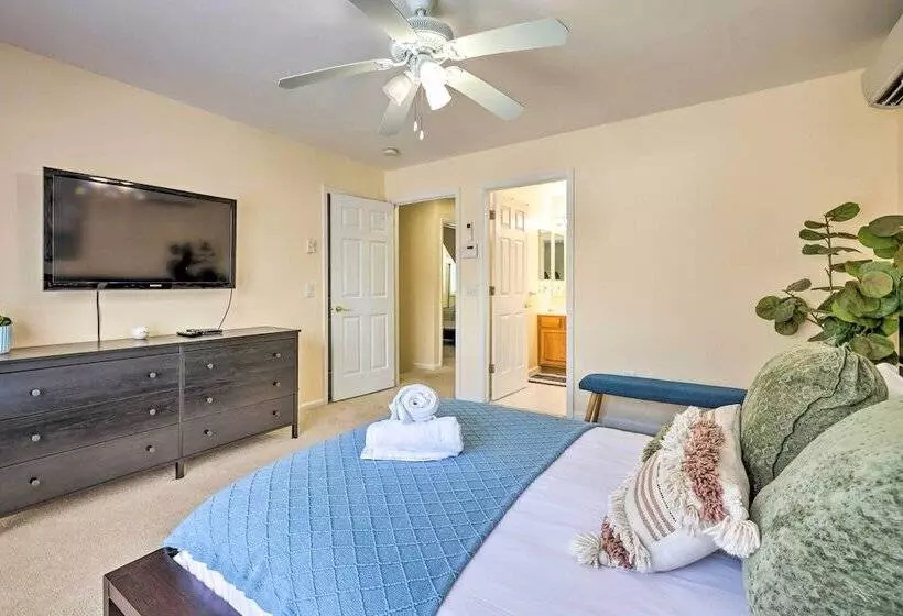 Bright Tobyhanna Home W/ Hot Tub & Fire Pit!