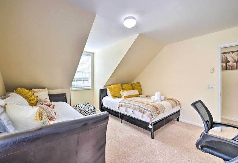 Bright Tobyhanna Home W/ Hot Tub & Fire Pit!