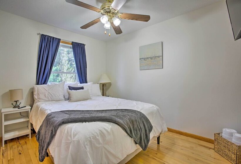 Cadillac Home W/ Hot Tub & Lake Mitchell Views!