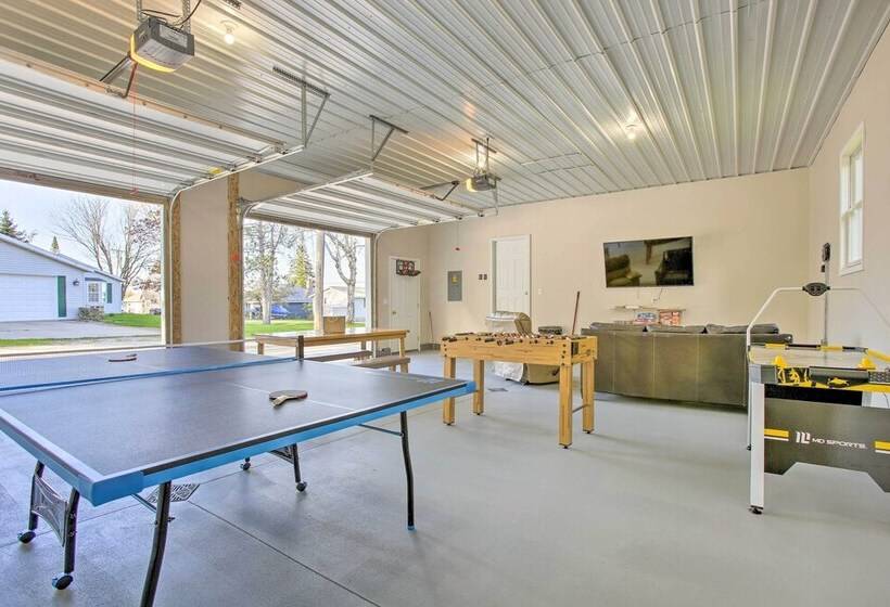 Cadillac Home W/ Hot Tub & Lake Mitchell Views!