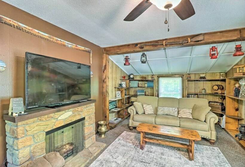 Charming Cabin In Mountain View W/ Deck!