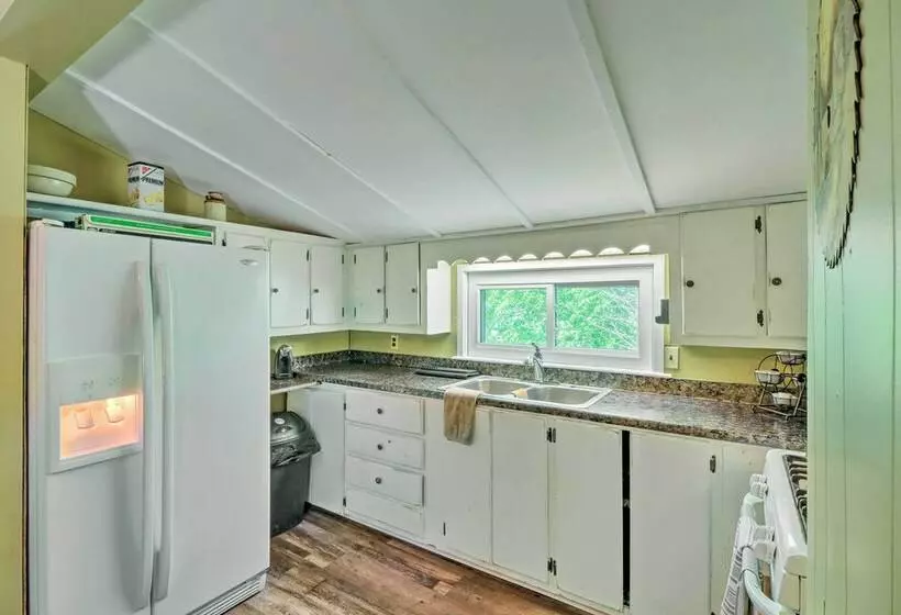 Charming Cabin In Mountain View W/ Deck!