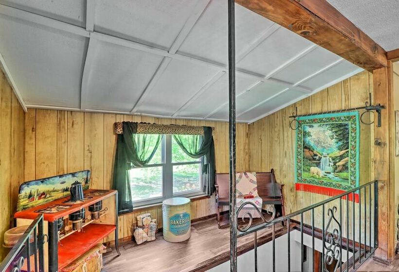 Charming Cabin In Mountain View W/ Deck!