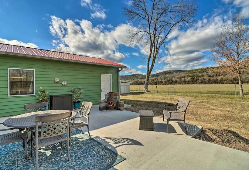 Charming Mountain View Cabin ~ 8 Mi To Dtwn!