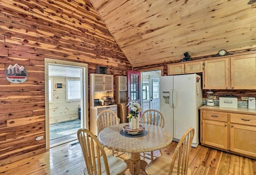 Charming Mountain View Cabin ~ 8 Mi To Dtwn!