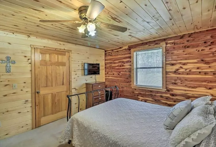 Charming Mountain View Cabin ~ 8 Mi To Dtwn!