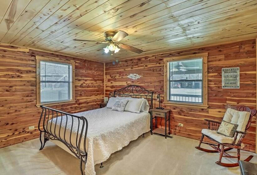 Charming Mountain View Cabin ~ 8 Mi To Dtwn!