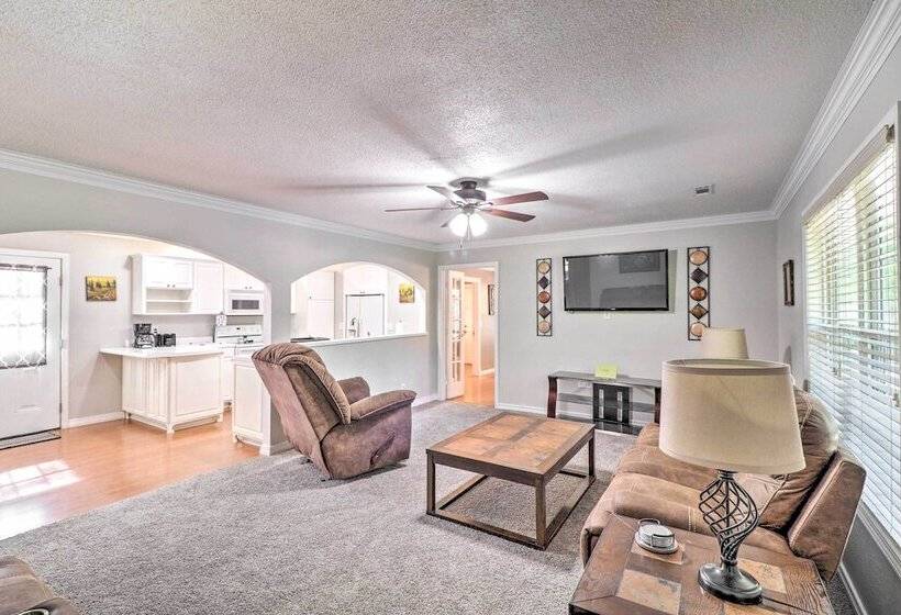 Charming Retreat < 2 Mi To Cranfield Marina!