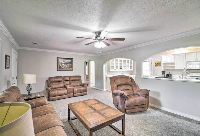 Charming Retreat < 2 Mi To Cranfield Marina!