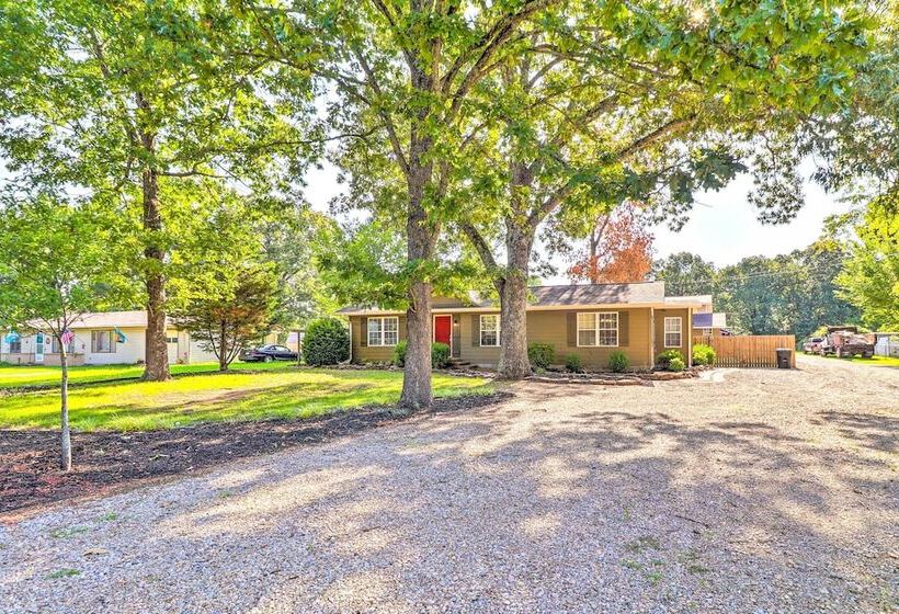 Charming Retreat < 2 Mi To Cranfield Marina!