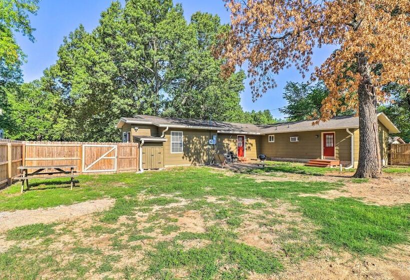 Charming Retreat < 2 Mi To Cranfield Marina!