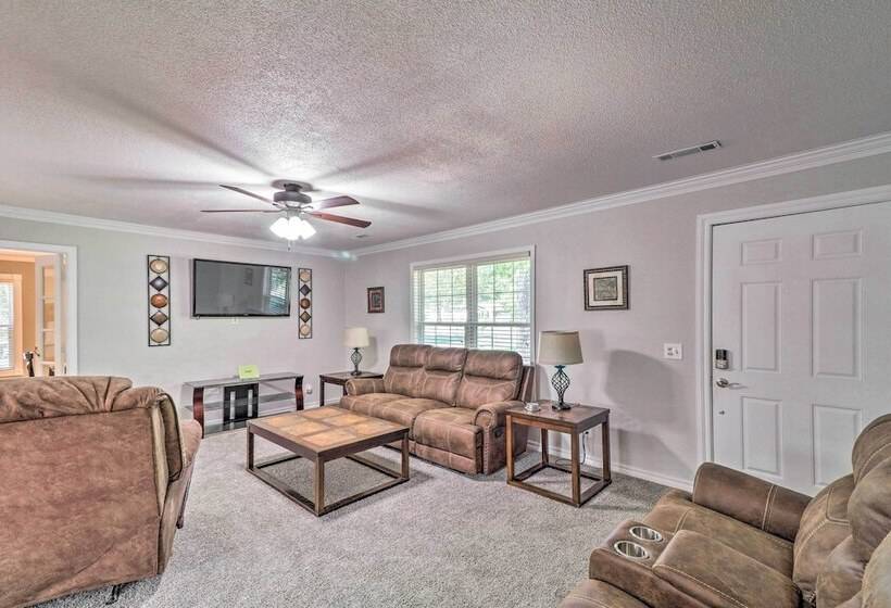 Charming Retreat < 2 Mi To Cranfield Marina!