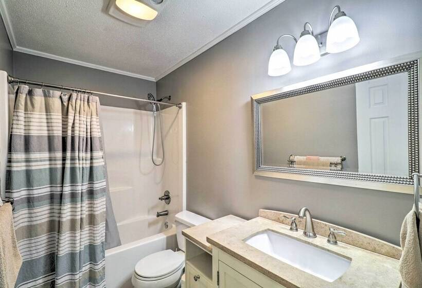 Charming Retreat < 2 Mi To Cranfield Marina!