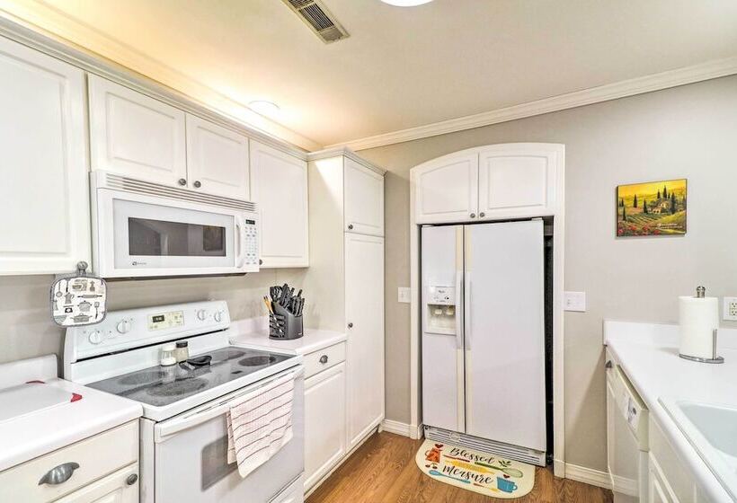 Charming Retreat < 2 Mi To Cranfield Marina!