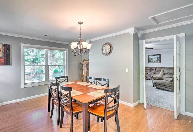 Charming Retreat < 2 Mi To Cranfield Marina!