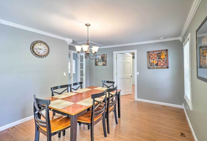 Charming Retreat < 2 Mi To Cranfield Marina!