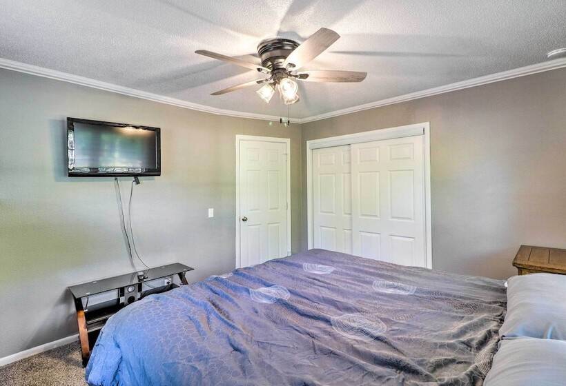 Charming Retreat < 2 Mi To Cranfield Marina!