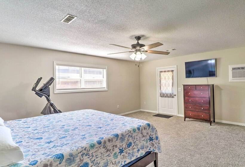 Charming Retreat < 2 Mi To Cranfield Marina!