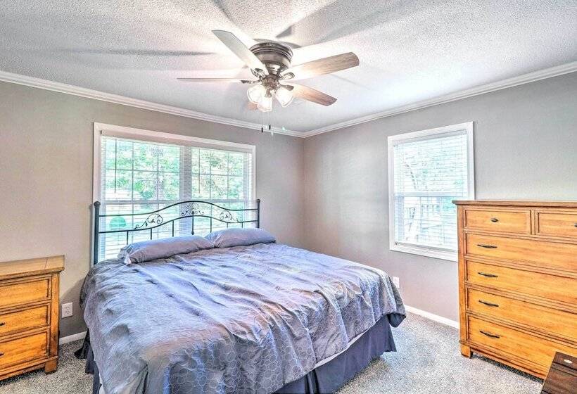 Charming Retreat < 2 Mi To Cranfield Marina!