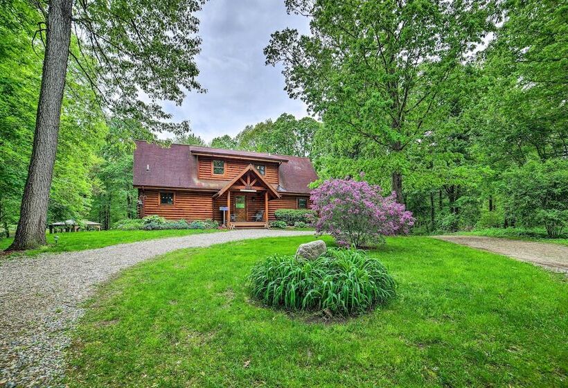 Classy Home W/ Hot Tub: 2 Mi To Lake Access!