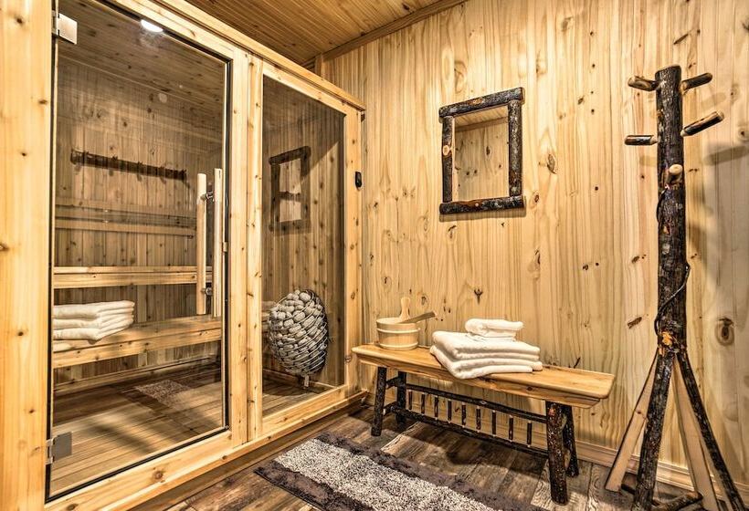 Classy Home W/ Hot Tub: 2 Mi To Lake Access!