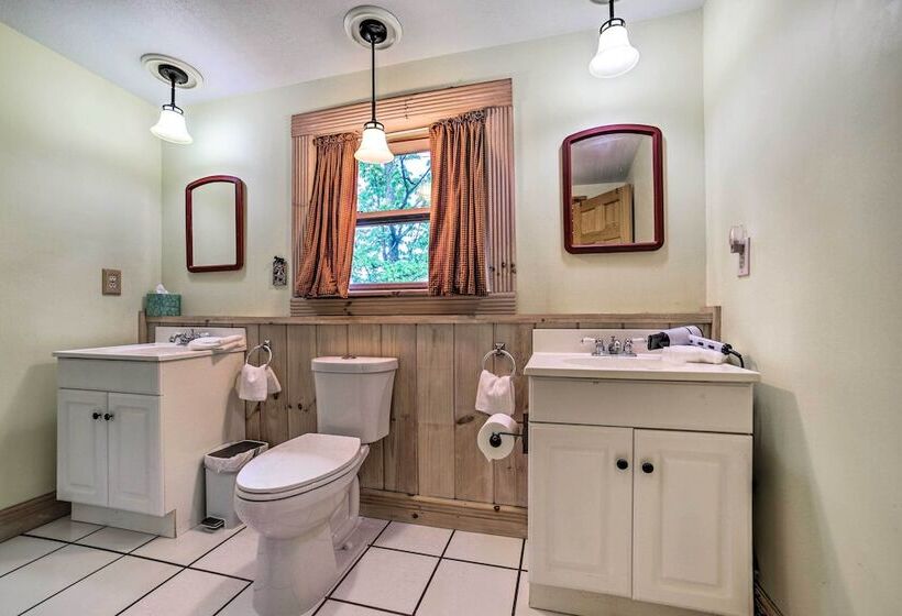 Classy Home W/ Hot Tub: 2 Mi To Lake Access!