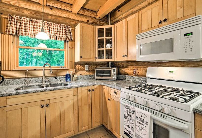 Classy Home W/ Hot Tub: 2 Mi To Lake Access!