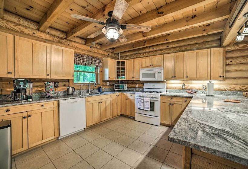 Classy Home W/ Hot Tub: 2 Mi To Lake Access!