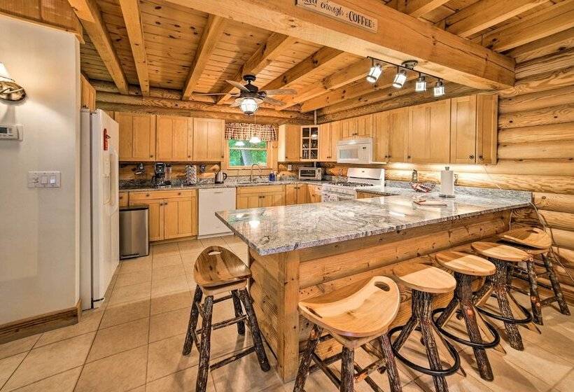 Classy Home W/ Hot Tub: 2 Mi To Lake Access!